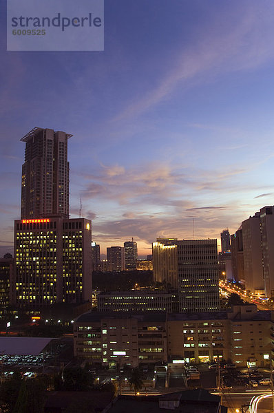 City Skyline bei Sonnenuntergang  Geschäftsviertel Makati  Manila  Philippinen  Südostasien  Asien
