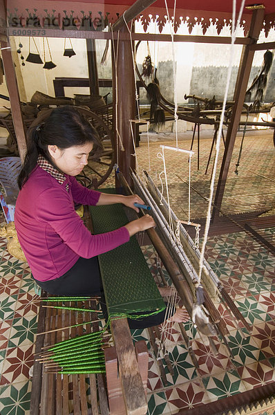 Frau Weben  Phnom Penh  Kambodscha  Indochina  Südostasien  Asien