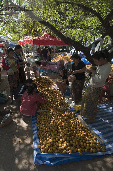 Orangen im Markt  Luang Prabang  Laos  Indochina  Südostasien  Asien