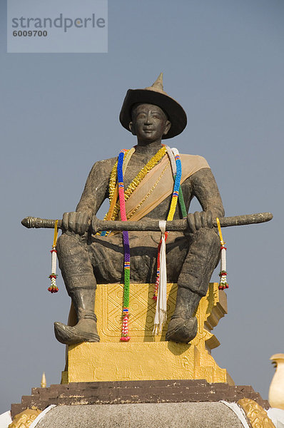 Statue von König Setthathirat  Pha  die Luang  Vientiane  Laos  Indochina  Südostasien  Asien