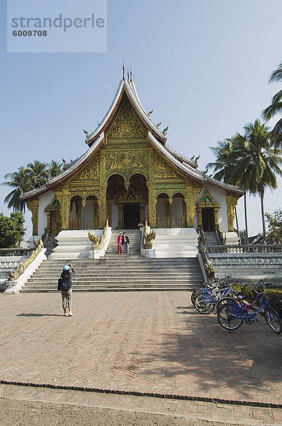 stehend Wohnhaus Palast Schloß Schlösser Statue Südostasien Vietnam Asien Buddha Laos Luang Prabang neu Messehalle