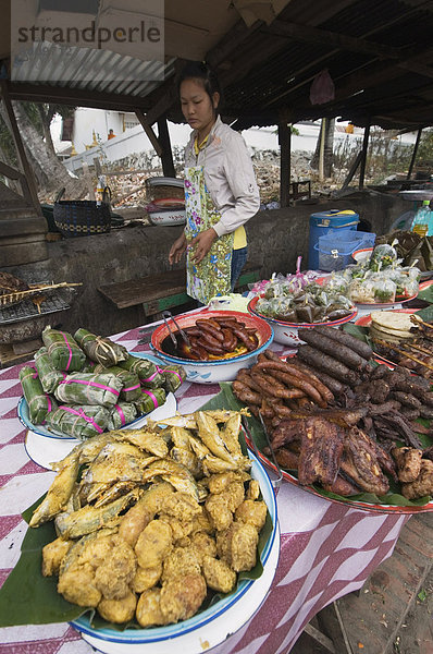 Morgen Lebensmittelmarkt  Luang Prabang  Laos  Indochina  Südostasien  Asien