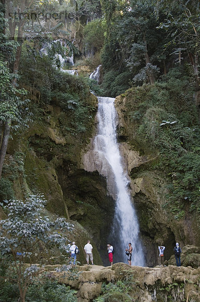 Khuang Si Wasserfall  in der Nähe von Luang Prabang  Laos  Indochina  Südostasien  Asien