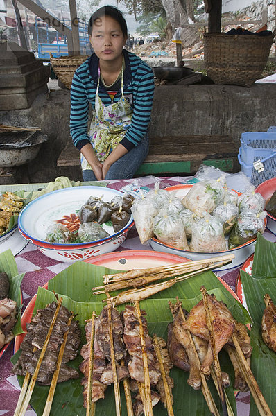 Morgen Lebensmittelmarkt  Luang Prabang  Laos  Indochina  Südostasien  Asien