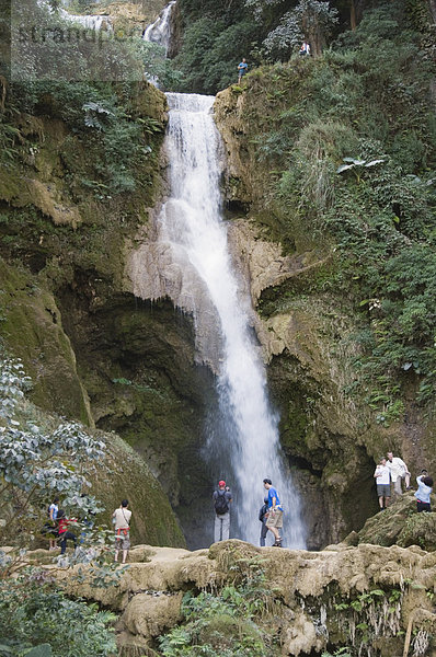 Khuang Si Wasserfall  in der Nähe von Luang Prabang  Laos  Indochina  Südostasien  Asien