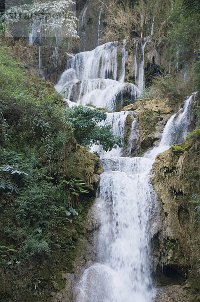 Khuang Si Wasserfall  in der Nähe von Luang Prabang  Laos  Indochina  Südostasien  Asien