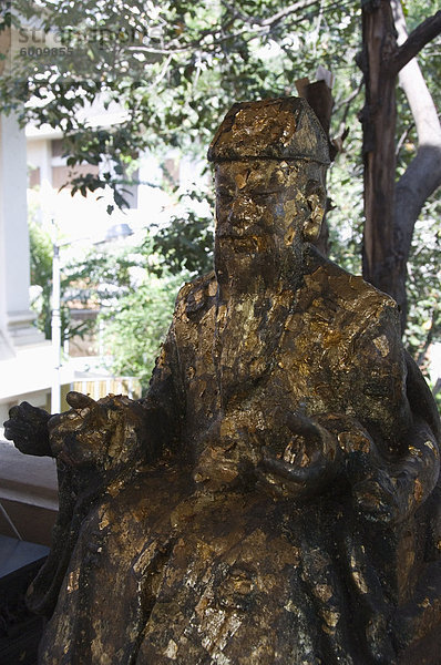 -Statue im Sukhothai Traimit Tempel  Bangkok  Thailand  Südostasien  Asien