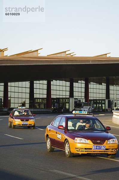 Anschnitt offen Gebäude Flughafen Taxi Peking Hauptstadt Abflughalle 3 Asien Februar verlassen neu Sekunde