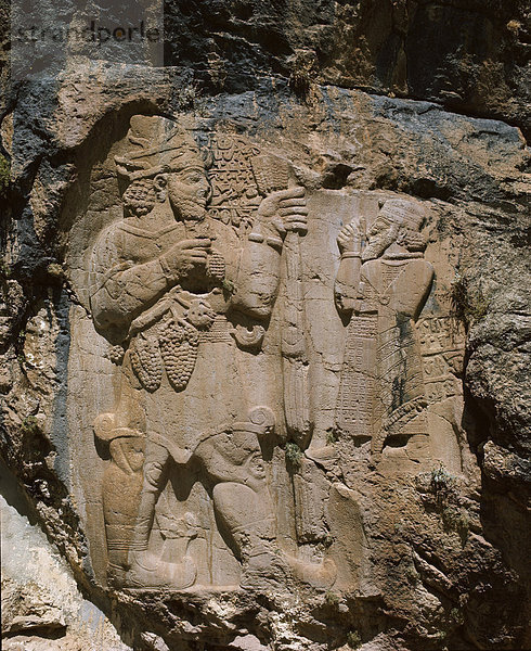 Fels Relief des lokalen hethitischen Herrscher eine Hommage an den Gott der Fruchtbarkeit  aus dem 8. Jahrhundert v. Chr.  Felsrelief von Ivriz  Anatolien  Türkei  Kleinasien  Eurasien