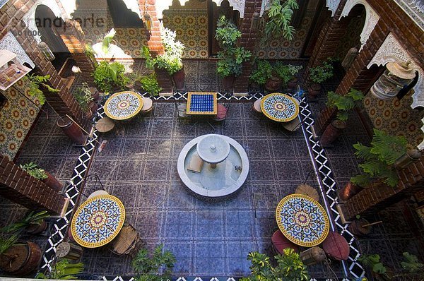 Der Innenhof des ein kleines Boutiquehotel  ehemals ein Herrenhaus  in Marrakesch  Marokko  Nordafrika  Afrika