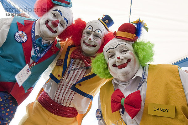 Clowns bei der jährlichen großen Zirkus-Parade  Milwaukee  Wisconsin  Vereinigte Staaten von Amerika  Nordamerika