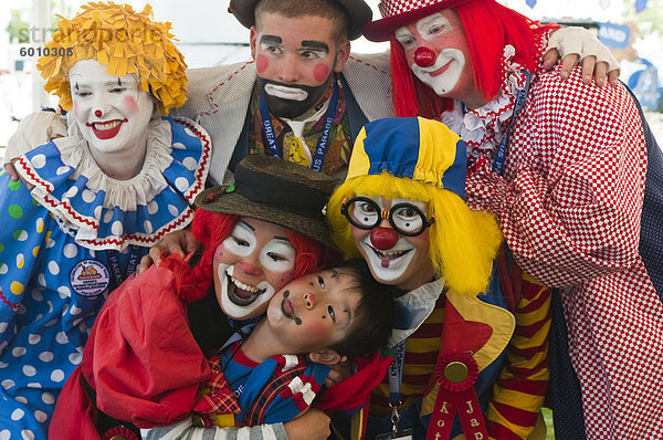 Clowns bei der jährlichen großen Zirkus-Parade  Milwaukee  Wisconsin  Vereinigte Staaten von Amerika  Nordamerika