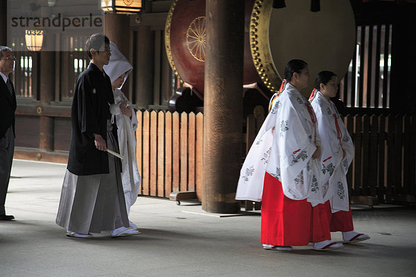 Hochzeit  Meiji-Jingu Schrein  Shinto  Tokio  Japan  Asien