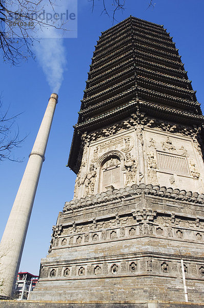 TianNingSi Tempel Pagode und Schornstein Stack  Peking  China  Asien