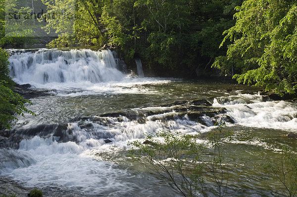 Stream in der Innenstadt von Windsor  Vermont  New England  Vereinigte Staaten von Amerika  Nordamerika