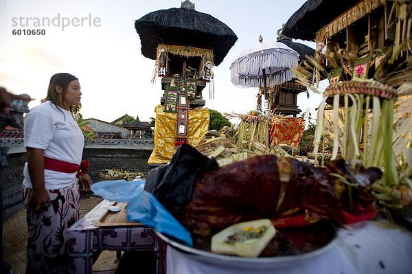 Gebet nach einem Begräbnis  Bali  Indonesien  Südostasien  Asien