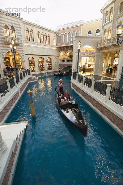 Im Venetian Hotel komplett mit Gondolieri und einer neu erstellten Venedig  vor allem eine Shopping Mall und Restaurantbereich  Las Vegas  Nevada  Vereinigte Staaten von Amerika  Nordamerika