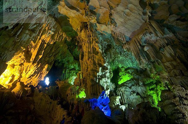 Gesungen von Sot Höhle  UNESCO Weltkulturerbe  Halong Bucht  Vietnam  Indochina  Südostasien  Asien