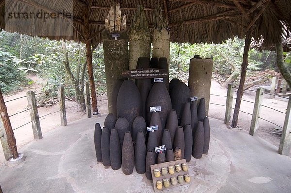 Zusammengestellt von Bomben aus dem Vietnam-Krieg auf Ausstellung  ChuChi  Vietnam  Indochina  Südostasien  Asien