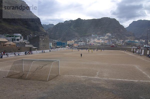 Jugendlichen spielen Fußball  Santo Antao  Kap Verde  Afrika