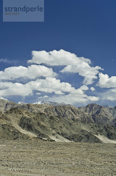 Indus-Tal und Ladakh-Range  Tikse (Tiksay)  Ladakh  indischen Himalaya  Indien  Asien