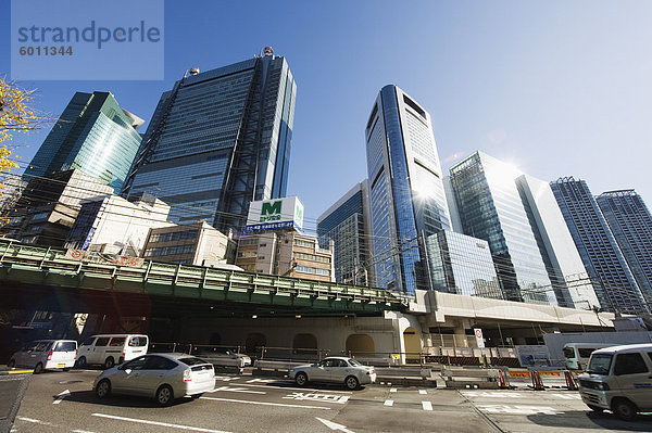 Wolkenkratzer in Shimbashi  Tokio  Japan  Asien