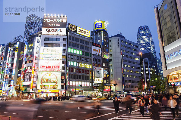 Nachtlichter in Shinjuku  Tokio  Japan  Asien