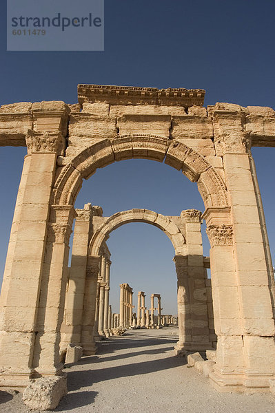 Triumphbogen  archäologische Ruinen  Palmyra  UNESCO Weltkulturerbe  Syrien  Naher Osten