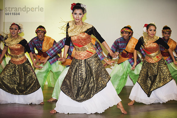 Kultur-Show im Tourismusbüro Malaysia  Kuala Lumpur  Malaysia  Südostasien  Asien