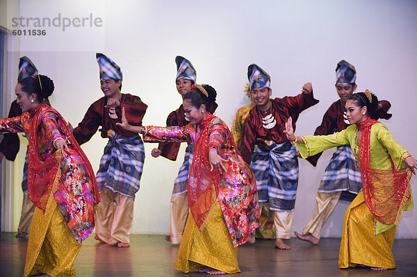 Kultur-Show im Tourismusbüro Malaysia  Kuala Lumpur  Malaysia  Südostasien  Asien