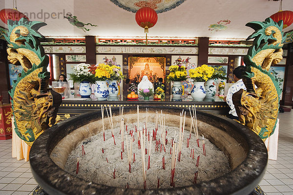 Räucherstäbchen bei Thean Hou Chinesischer Tempel  Kuala Lumpur  Malaysia  Südostasien  Asien