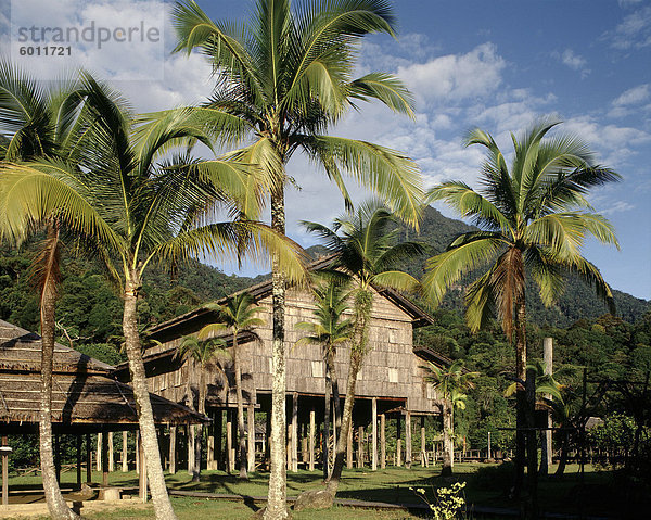 Melanau Long House in Sarawak  Borneo  Malaysia  Südostasien  Asien