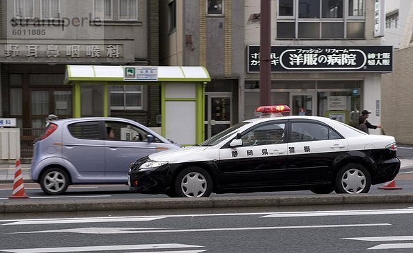 Ein Polizeiauto vom Präfektur Shizuoka Geschwindigkeitsüberschreitung Vergangenheit  Tokio  Japan  Asien