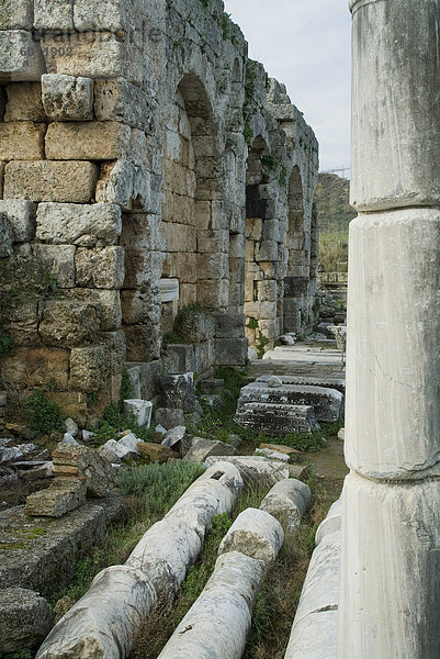Römische Ruinen  Perge  Anatolien  Türkei  Kleinasien  Eurasien