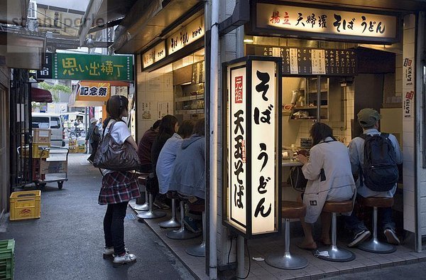 1940er Jahre Ära Omoide Yokocho (Memory Lane) Restaurant Allee Bezirk Shinjuku  Tokio  Japan  Asien