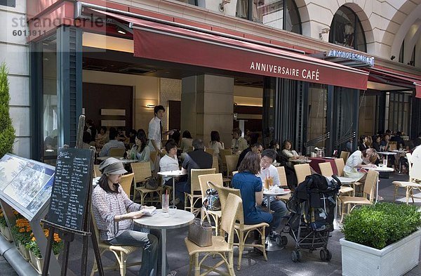 Anniversaire Cafe entlang Omotesando-Dori Boulevard im gehobenen Einzelhandel Bezirk Shibuya  Tokyo  Japan  Asien