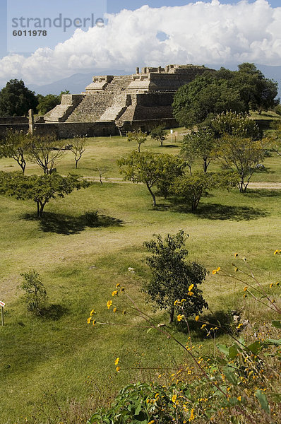 Gebäude v  die alten Zapoteken Stadt von Monte Alban  UNESCO-Weltkulturerbe  in der Nähe von Oaxaca City  Oaxaca  Mexiko  Nordamerika