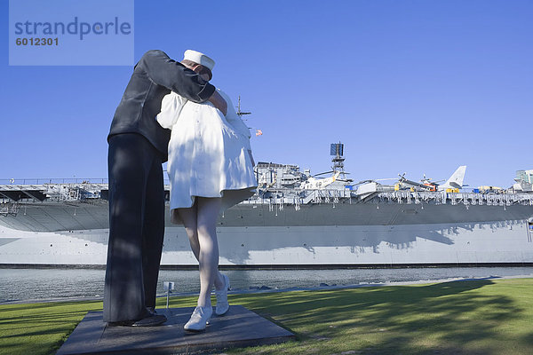 Gesamt-Kapitulation Skulptur in Tuna Harbor  San Diego  California  Vereinigte Staaten von Amerika  Nordamerika