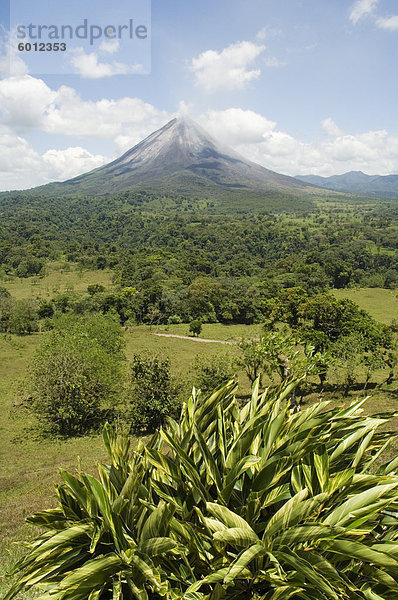 Vulkan Arenal aus La Fortuna Seite  Costa Rica  Mittelamerika
