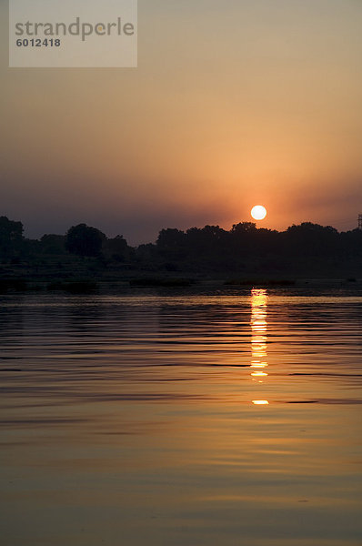Narmada Fluß  Maheshwar  Madhya Pradesh Zustand  Indien  Asien