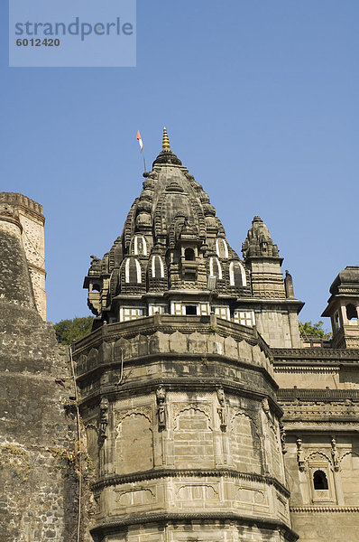 Shiva Hindu-Tempel und Ahilya Fort Komplex am Ufer der Narmada Fluß  Maheshwar  Madhya Pradesh Zustand  Indien  Asien