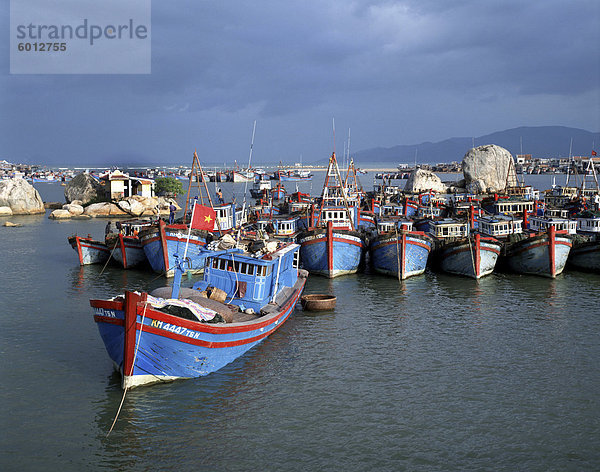 Angeln Hafen  Na Trang  Vietnam  Indochina  Südostasien  Asien