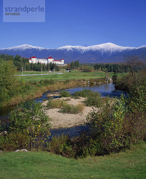 Großes Hotel unter Mount Washington  White Mountains National Forest  New Hampshire  New England  Vereinigte Staaten  Nordamerika