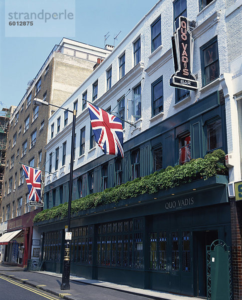Äußere des Quo Vadis Bar und Restaurant  Union Flaggen  Soho  London  England  Vereinigtes Königreich  Europa