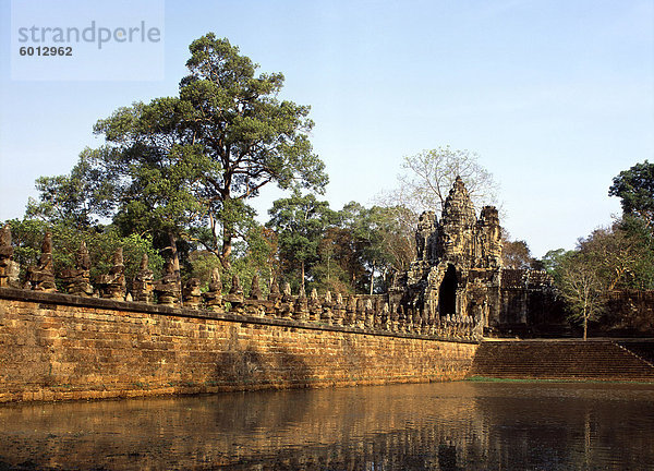 South Gate aus dem späten 12. Jahrhundert  Angkor Thom  Angkor  UNESCO Weltkulturerbe  Kambodscha  Indochina  Südostasien  Asien