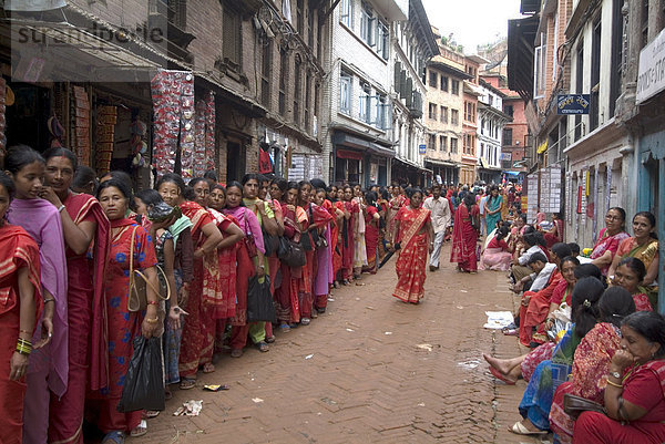 Hindu-fest  insbesondere für Frauen  Bhaktapur (Bhadgaun)  Nepal  Asien