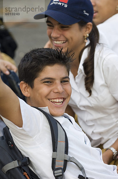 Schulkinder bei einem März  Havanna  Kuba  Westindische Inseln  Mittelamerika
