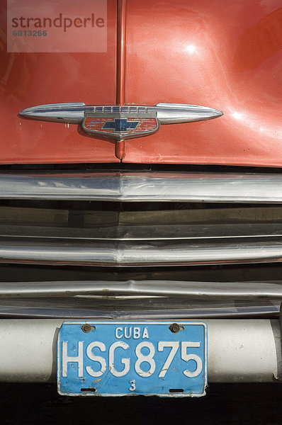 Rotes Auto Motorhaube  Havanna  Kuba  Westindische Inseln  Mittelamerika