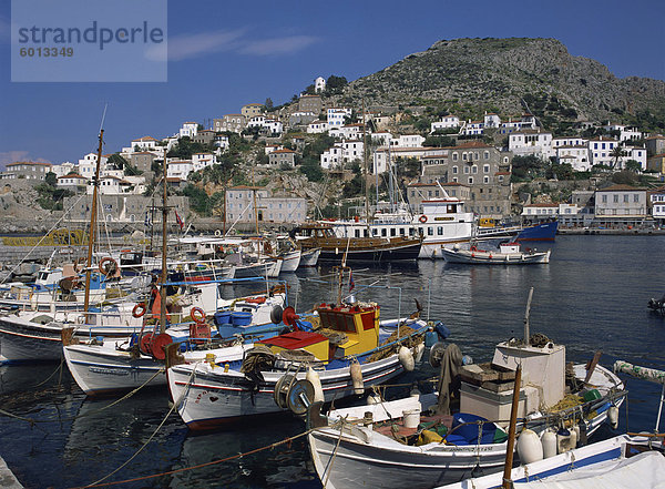 Hydra Hafen und Stadt  Hydra  griechische Inseln  Griechenland  Europa