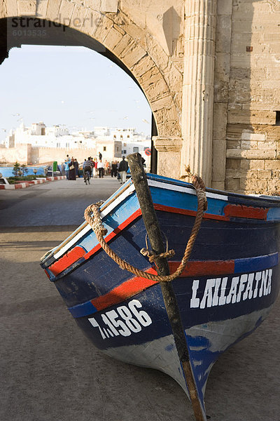 Fischerboot aus dem Wasser  Essaouira  Marokko  Nordafrika  Afrika